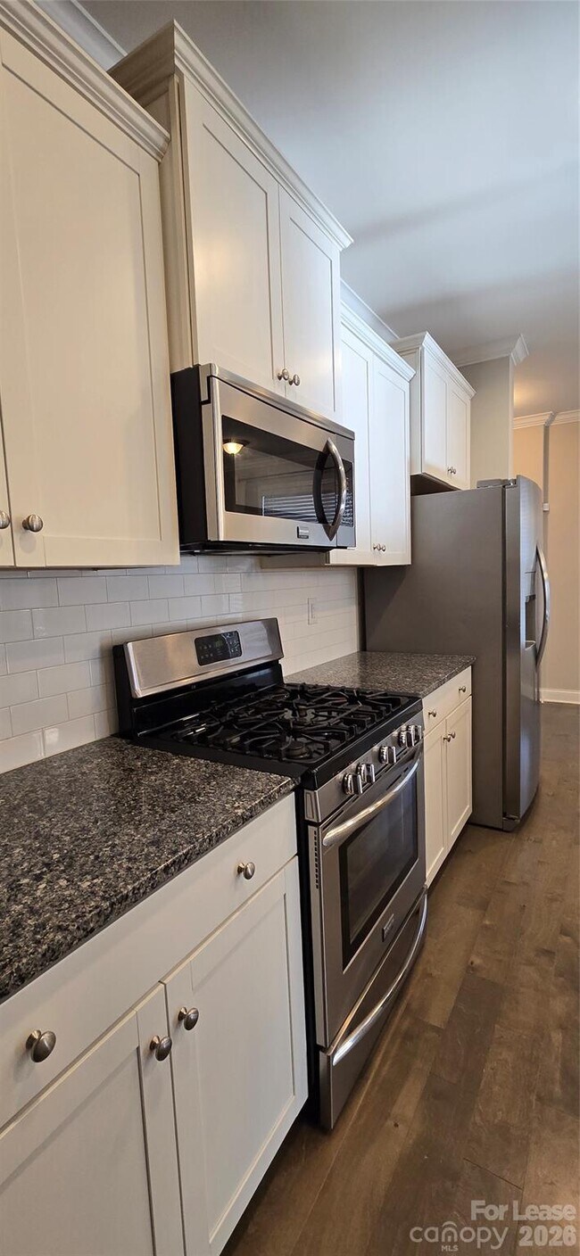 Building Photo - 990 Pennington Dr