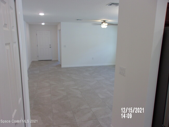 Building Photo - 1171 Dania Cir