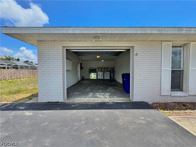 Building Photo - 7346 Captiva Blvd
