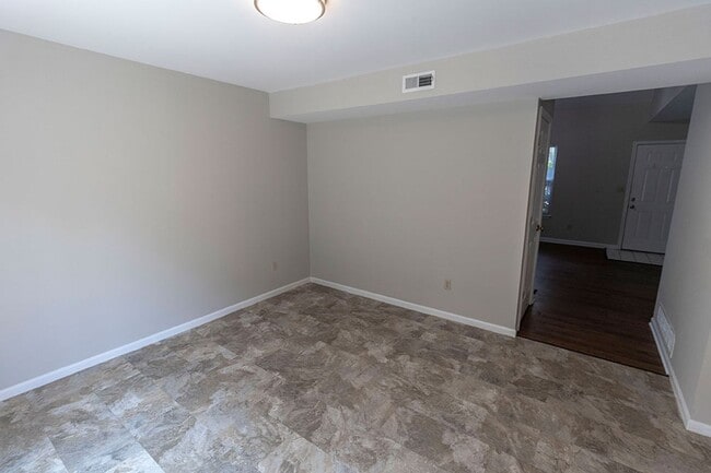 Building Photo - 212-214 Nikki Way