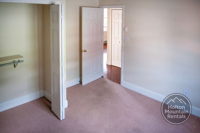 Building Photo - Kensington Meadows - Semi View Downstairs