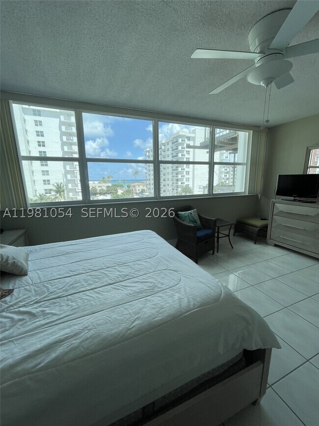 Building Photo - 1410 S Ocean Dr