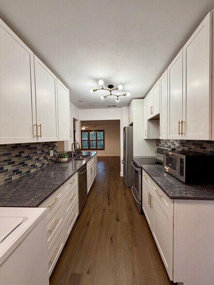 Building Photo - 11518 Landing Pl