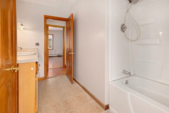 Building Photo - Charming 3BR Townhome in South Barre