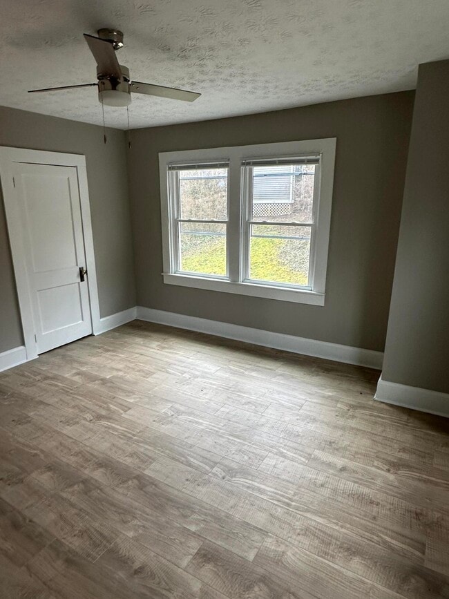 Building Photo - 302 Clay St