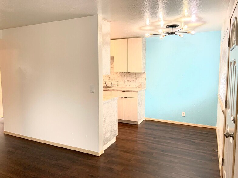 Building Photo - 9222 Kenwood Dr SW