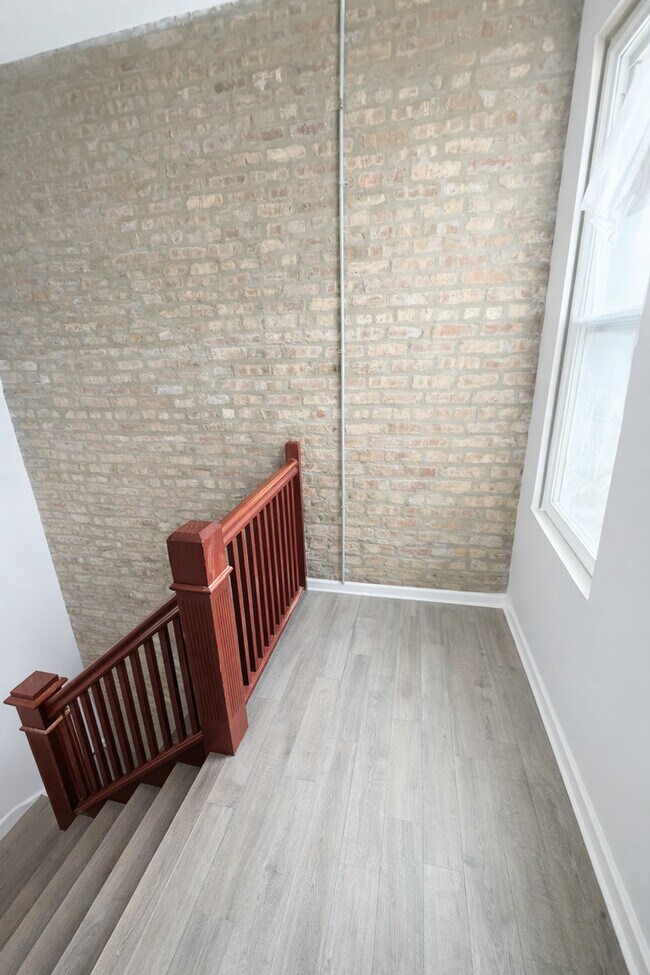 Building Photo - 3340 W Evergreen Ave