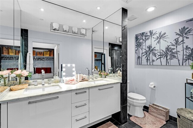 Building Photo - 900 Biscayne Blvd