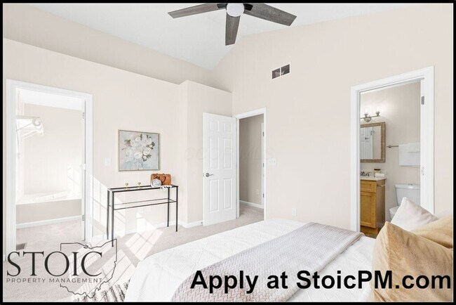 Building Photo - 1860 Meadowlawn Dr