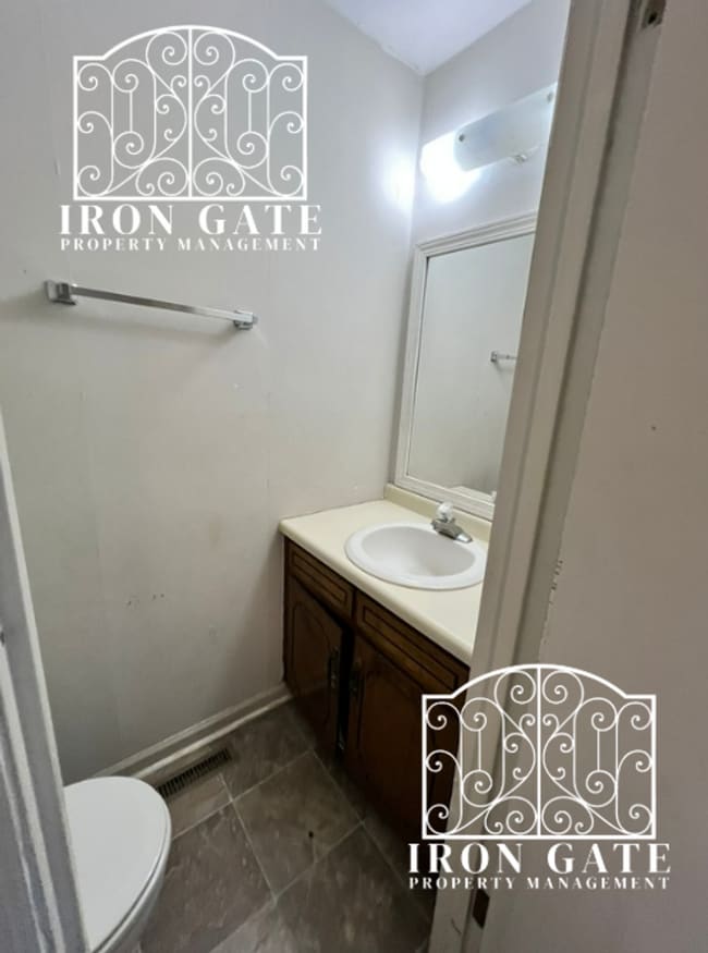 Building Photo - 503 W Fredericks St
