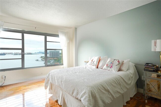 Building Photo - 11111 Biscayne Blvd