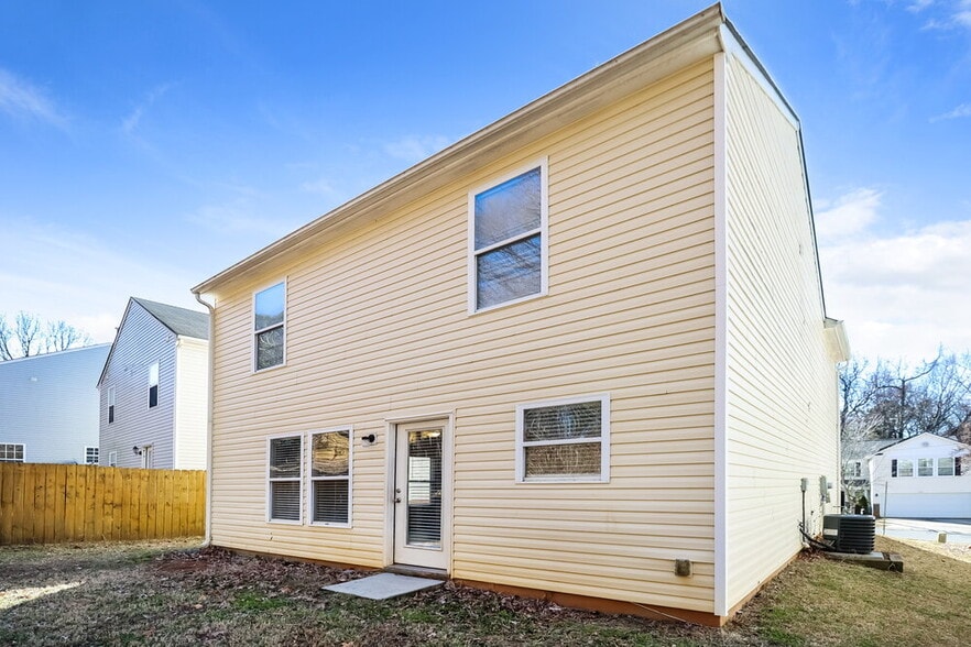 Building Photo - 1018 Allegiance Dr