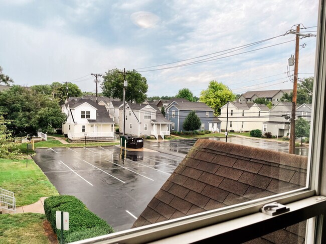 Building Photo - 222 Stonemill Rd