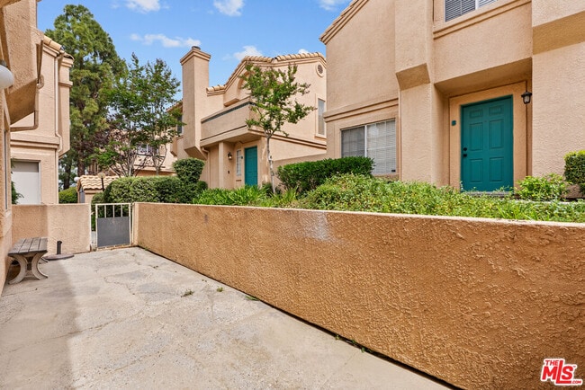 Building Photo - 18812 Vista Del Canon