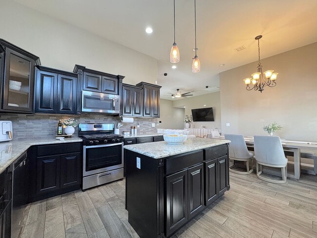 Building Photo - East El Paso 4bed/2bath Refrig A/C with Gorgeous Backyard!