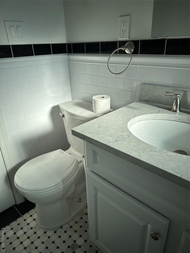 Building Photo - 55 Tulip Ave