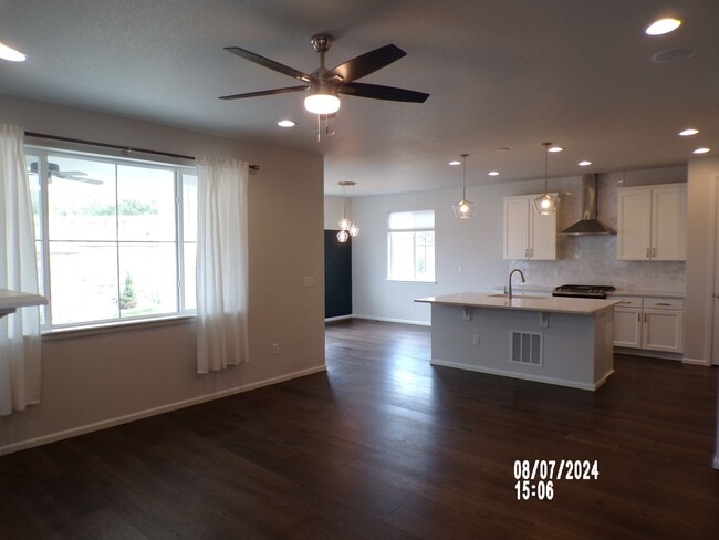 Building Photo - 979 Oleander St