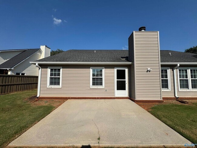 Building Photo - 115 Sleepy Hollow Ln