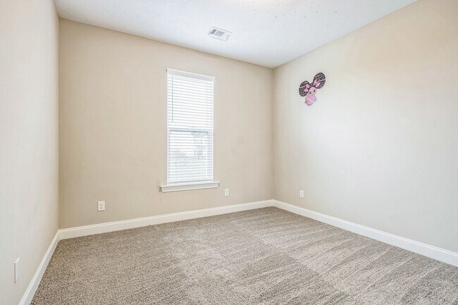 Building Photo - Charming 3BR House in Warrenville