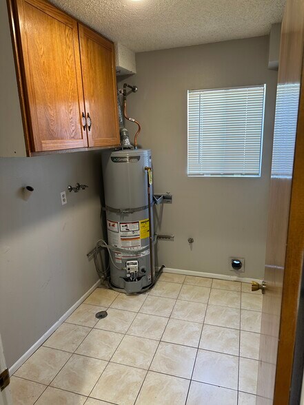 Large laundry area with hookup for washer / dryer - 17632 Los Alimos St