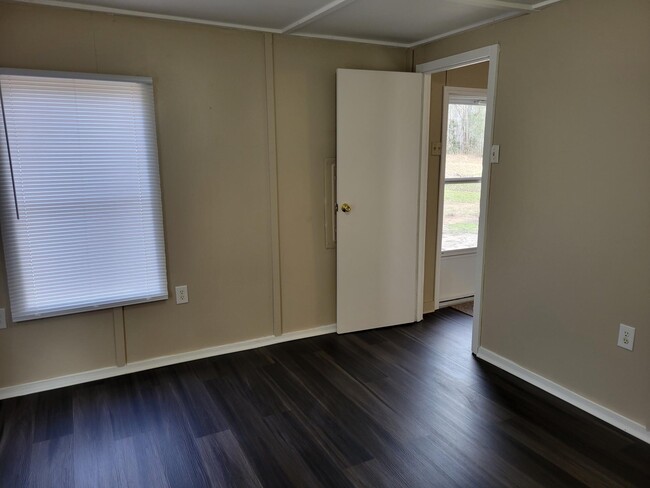 Building Photo - 511 Browns Creek Rd