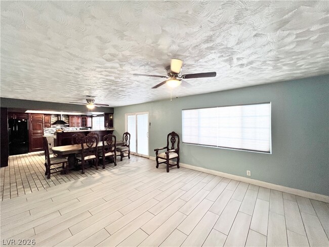 Building Photo - 5009 Mesa View Dr
