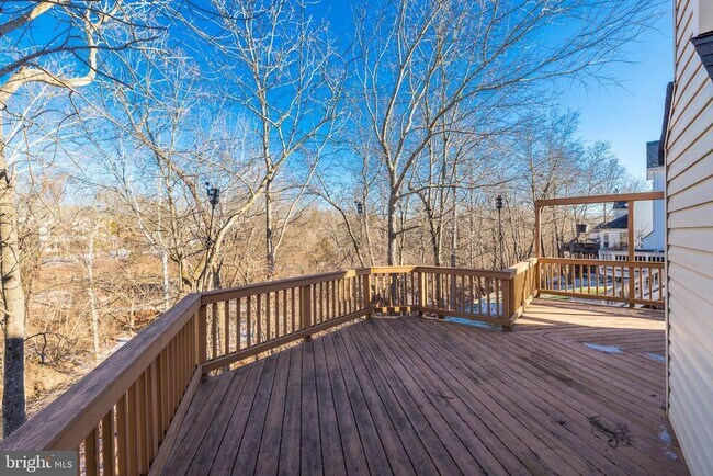 Building Photo - 43258 Meadowood Ct