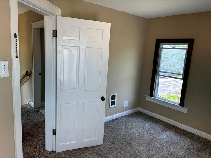 Building Photo - 73 N Oakley Ave