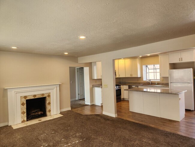 Building Photo - Spacious 5 Bd 2.5 Bath Home in Millcreek