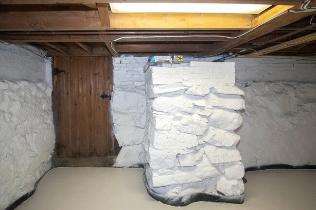 Building Photo - Amazing, Rarely Available Farmhouse with Carriage House and Garage