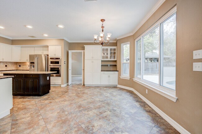 Building Photo - 5 Bed/ 3 Bath Two Story Home