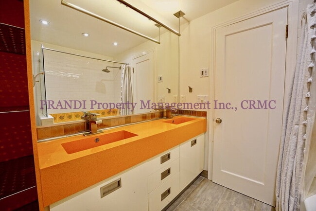 Building Photo - 10 Idalia Ct