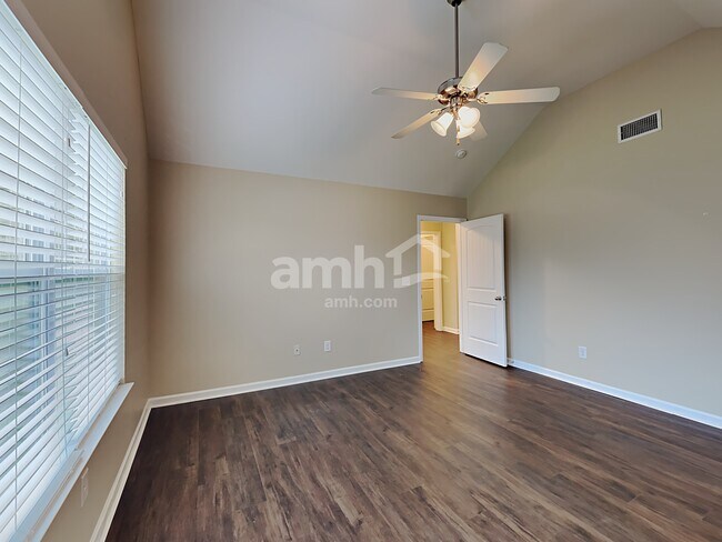 Building Photo - 2087 Longhunter Chase Dr
