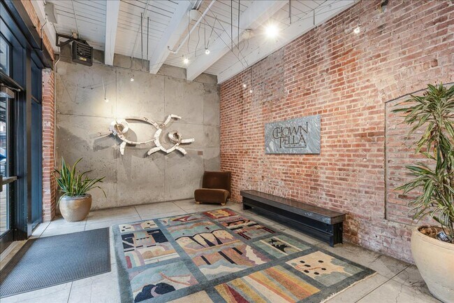 Building Photo - 416 NW 13th Ave