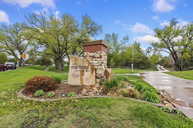Building Photo - 401 Mason Ct