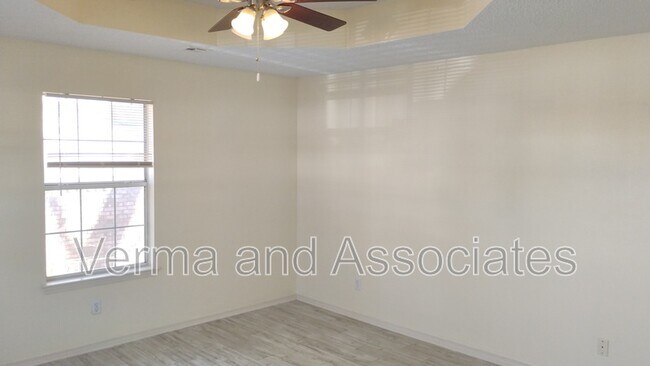 Building Photo - 44 Holly Dr