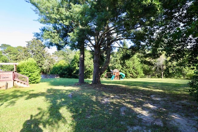 Building Photo - 549 Pringle Dr