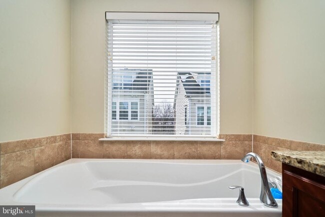 Building Photo - 3061 Waterloo Ln