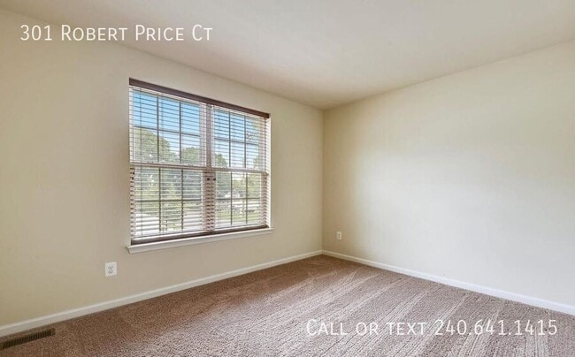 Building Photo - 301 Robert Price Ct