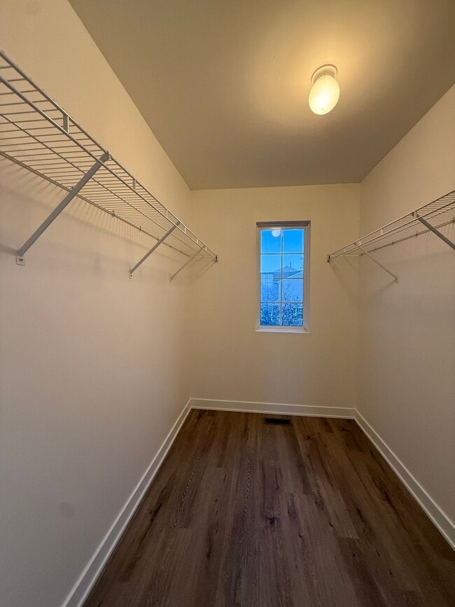 Building Photo - 16212 Golf View Dr