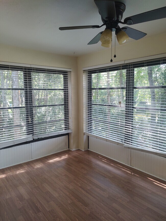 Building Photo - 3399 Mermoor Dr