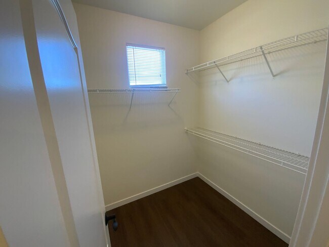 Building Photo - * Gated Community * Newly Remodel 3 bed- 2...
