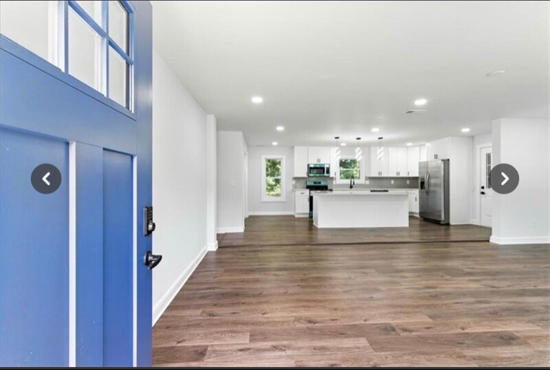 Building Photo - 4274 Pineview Dr