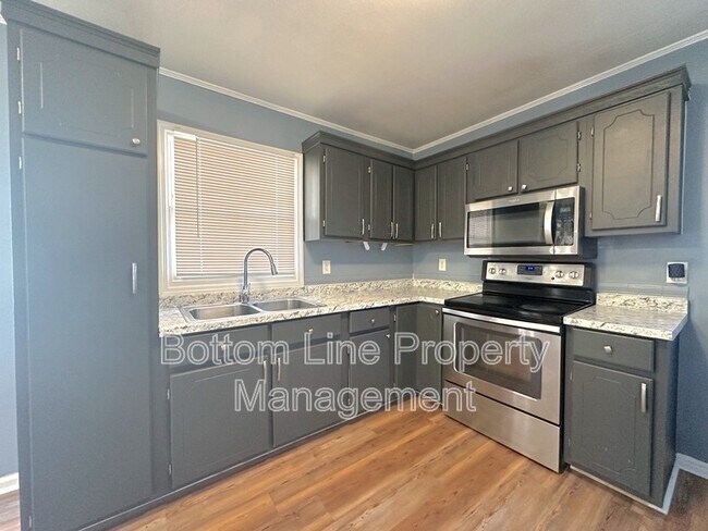 Building Photo - 2806 Mary Ave