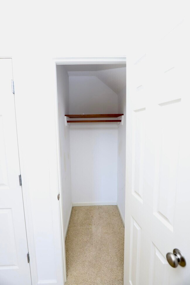 Building Photo - 3065 Temple Rd