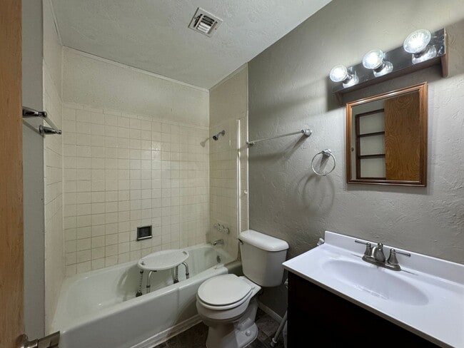 Building Photo - Single Family home