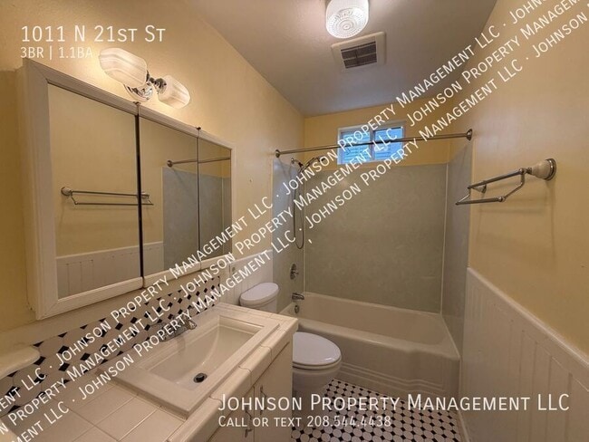 Building Photo - 1011 N 21st St