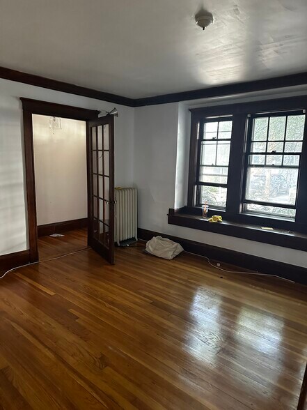 Building Photo - 142 Larch Rd