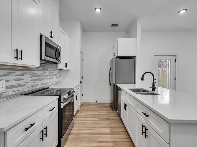 Building Photo - 4421 Reed Rd