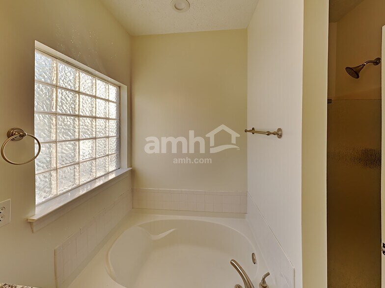 Building Photo - 3470 Esquire Dr